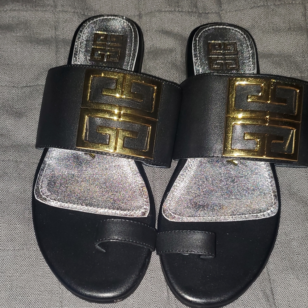 Woman sandals size 8